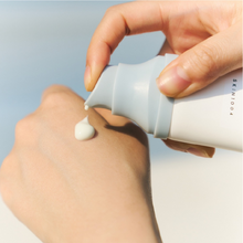 将图片加载到图库查看器,SKIN 1004 Hyalu-Cica 水润防晒精华 SPF50+ PA++++